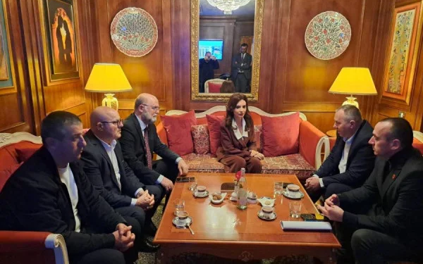 OVL-UÇK takohet me Spiropalin, kërkohet mobilizim mbarëkombëtar për mbështetje të ish-krerëve të UÇK-së në Hagë
