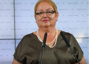 Ministrja e Arsimit në RMV ndalon përdorimin e gjuhës shqipe gjatë debatit në Tetovë