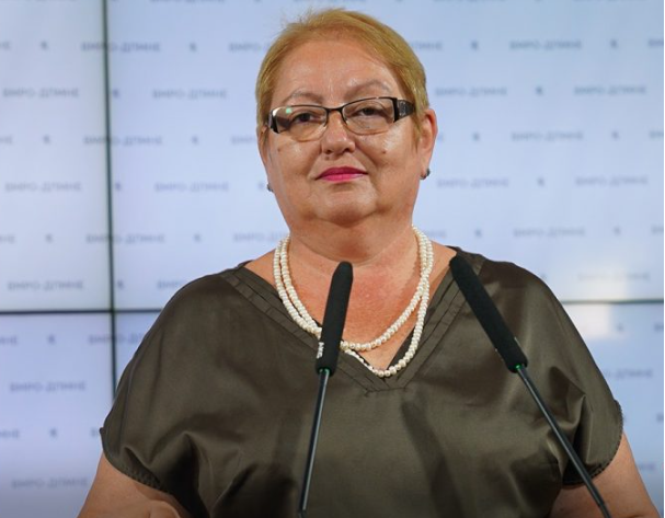 Ministrja e Arsimit në RMV ndalon përdorimin e gjuhës shqipe gjatë debatit në Tetovë