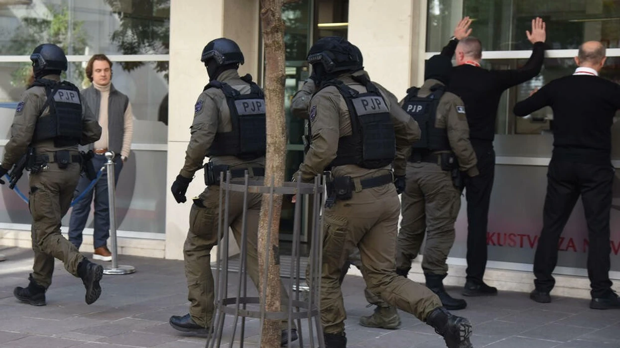 Policia malazeze bastis pronat e vëllait të Milo Gjukanoviqit