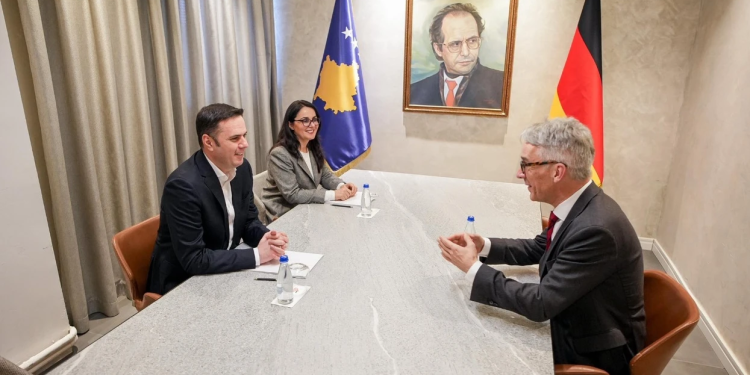 Abdixhiku pret në takim ambasadorin gjerman, theksohet nevoja urgjente për stabilitet politik