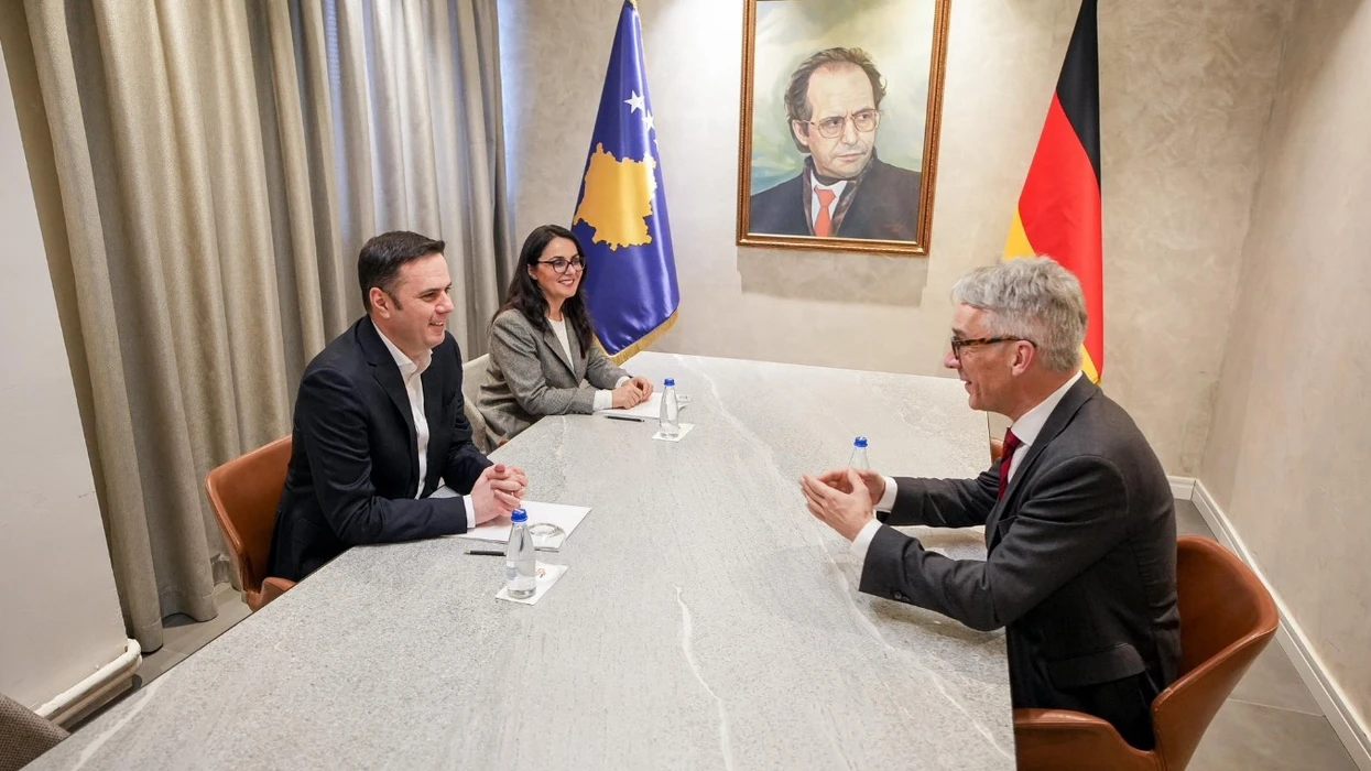 Abdixhiku pret në takim ambasadorin gjerman, theksohet nevoja urgjente për stabilitet politik