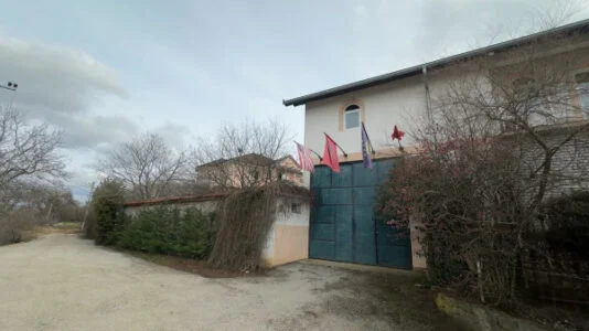 ‘Janë çlirimtarë, jo fajtorë’, reagime nga familjarët në Burojë