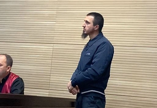 Lirohet nga akuza arsimtari që hodhi në shportë simbolet kombëtare