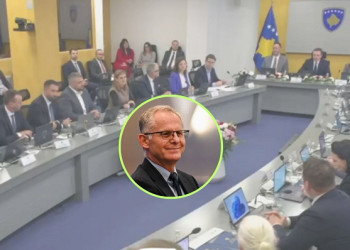 Kurti e përzë nga qeveria Besnik Bislimin që nuk e zinte gjumi nga rritja e frikshme e VV-së