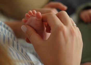 Për 13 vjet lindën mbi 306 mijë fëmijë, 71 prej nënave ishin 65-vjeçare