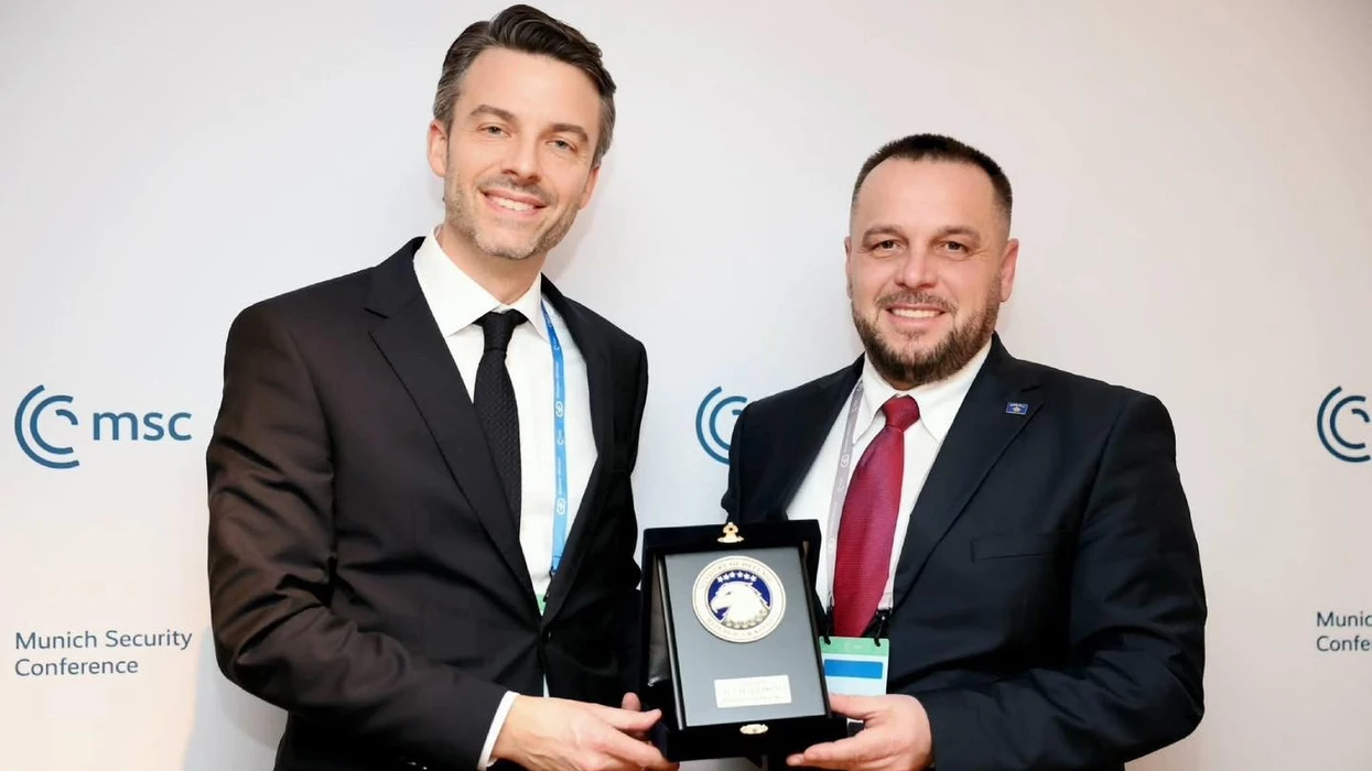 Modernizimi i flotës ushtarake, Kosova nënshkruan kontratë me Mercedes-Benz për furnizimin me kamionë taktikë