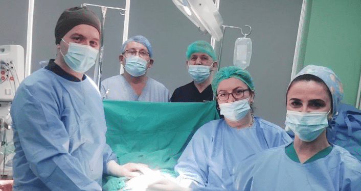 Rast i rrallë në Spitalin e Mitrovicës: Mjekët heqin tumor 4 kilogramësh nga barku i pacientes