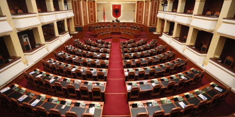 Kjo është deklarata e Kuvendit të Shqipërisë në mbrojtje të liderëve të UÇK-së në Hagë