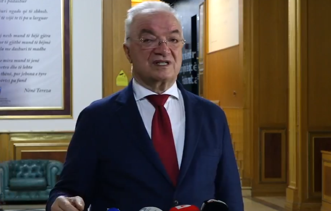 Haliti “zbut” qëndrimin për Presidentin – nga kërkesa që t’i takojë PDK-së, te thirrja për marrëveshje mes partive