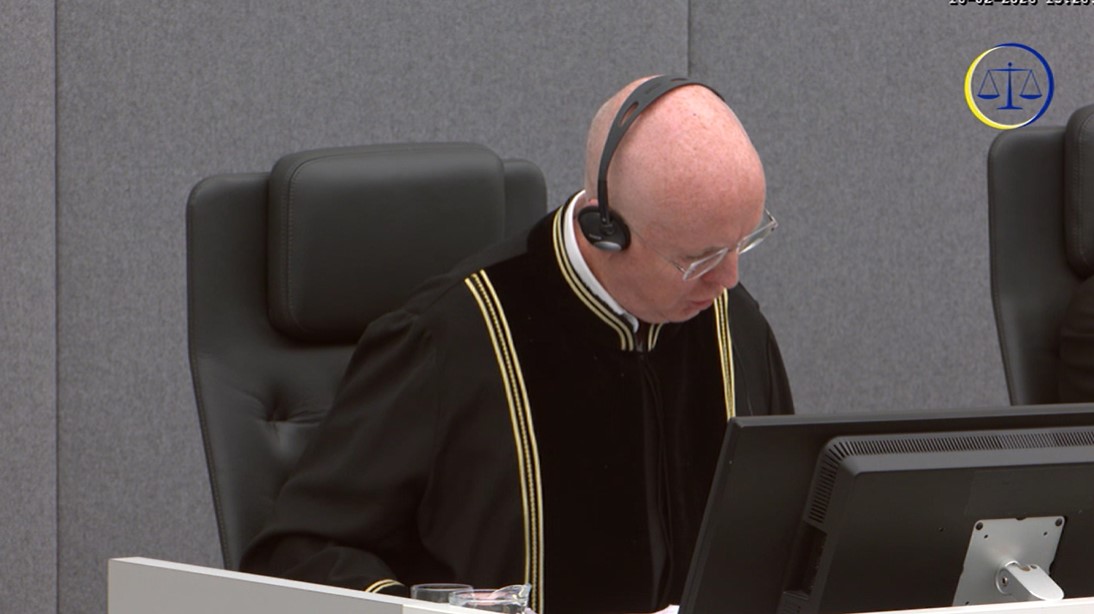 ZPS’ja vihet në siklet, gjykatësi i pyet nëse do duhej të sigurohej avokat për të ndaluarit në kohë lufte