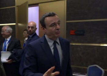 Kurti pyetet për “koalicion qeverisës”, “aktgjykimin”, s’deklarohet, u thotë gazetarëve se është shumë vonë