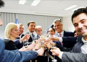 Behrami publikon foto nga dita kur Thaçi u zgjodh President: Sot, Kosovës i mungon më shumë se kurrë!