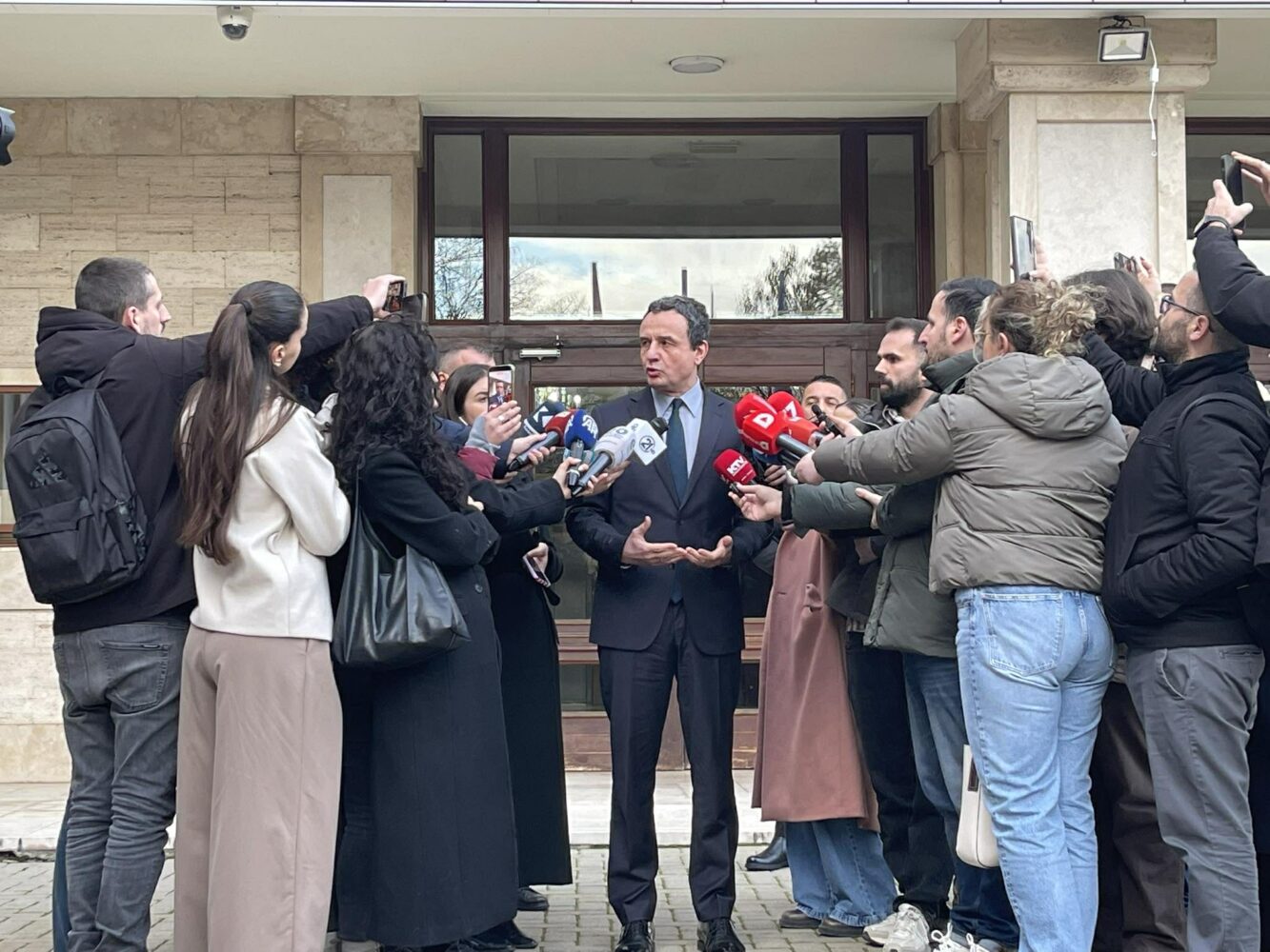 Çështja e Presidentit, Kurti ishte mbrëmë në kullën e Jasharajve – çfarë u diskutua në takimin me bacën Rifat?