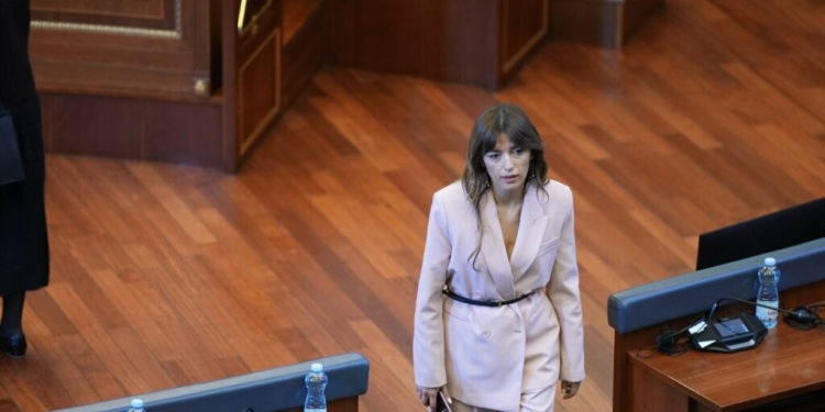 Albulena Haxhiu zgjidhet kryetare e Kuvendit