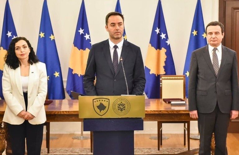 Heshtje, prapaskenë dhe ultimatum për Presidentin e ri: Osmani gati jashtë loje, Kurti drejt “kapjes” së Presidencës me Konjufcën