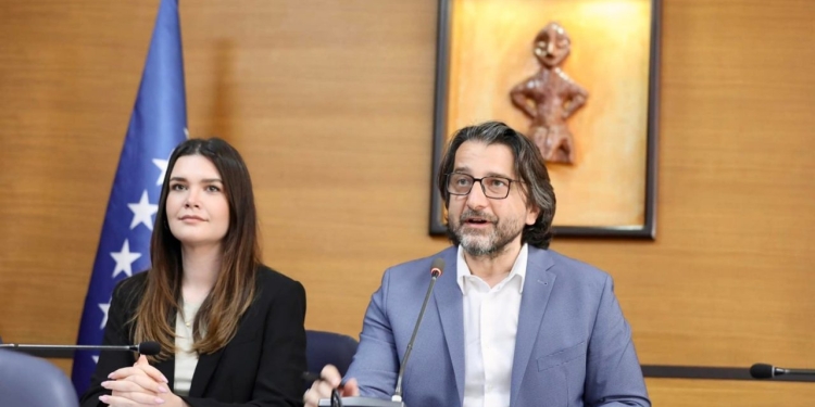 Sahatçiu: Nuk e mbështes koalicionin e PDK-së me LDK-në në Prishtinë