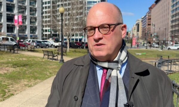 Moore: Edhe nëse numri i trupave amerikane zvogëlohet, NATO-ja mbetet e pranishme në Kosovë, janë italianët e turqit