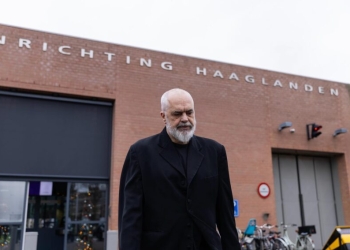 Edi Rama shpërthen ndaj Hagës, e quan kërkesë për “varrosje për së gjalli të katër burrave”