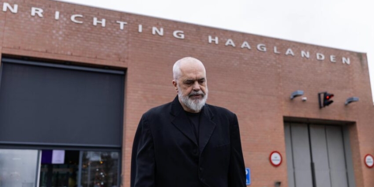 Edi Rama shpërthen ndaj Hagës, e quan kërkesë për “varrosje për së gjalli të katër burrave”
