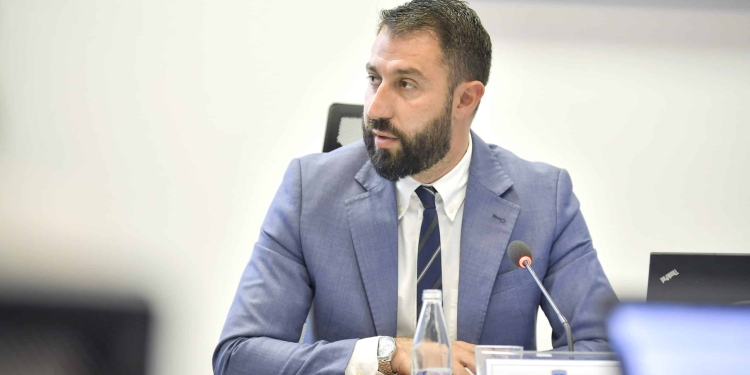 Krasniqi: Kushtetuesja dha mesazhin se nëse s’je pjesë e Listës Serbe e ke të pamundur të zgjidhesh