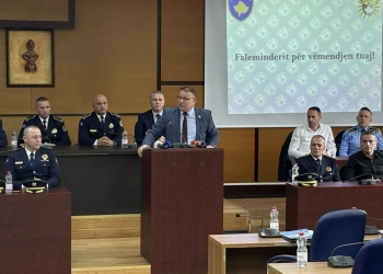 Drejtori i Policisë “godet” pronarët e salloneve të veturave: janë të përfshirë në fajde
