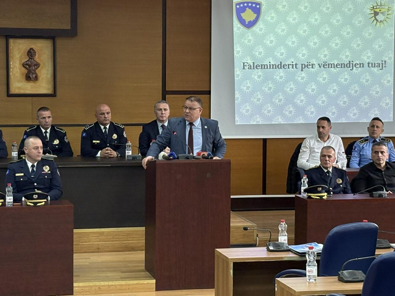 Drejtori i Policisë “godet” pronarët e salloneve të veturave: janë të përfshirë në fajde