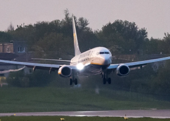 Anulohen fluturimet në gjithë Lindjen e Mesme pas sulmeve të SHBA-së dhe Izraelit ndaj Iranit