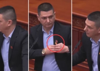 Deputeti shqiptar në Maqedoni qortohet nga Mickoski për flamurin kuq e zi në kostum