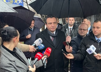 Kurti: Sot festojmë, por edhe nderojmë rezistencën paqësore dhe luftën e drejtë të UÇK-së