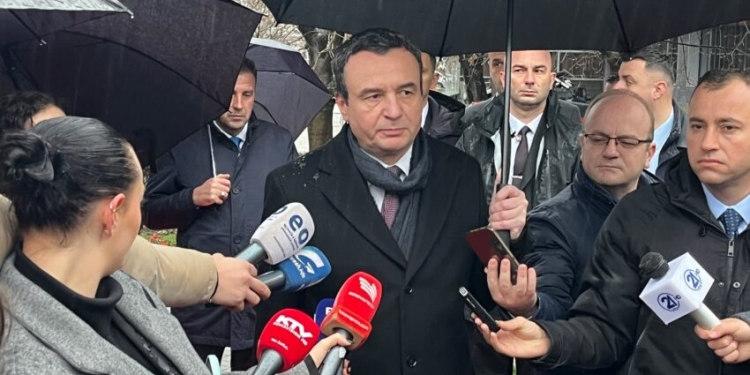 Kurti: Sot festojmë, por edhe nderojmë rezistencën paqësore dhe luftën e drejtë të UÇK-së