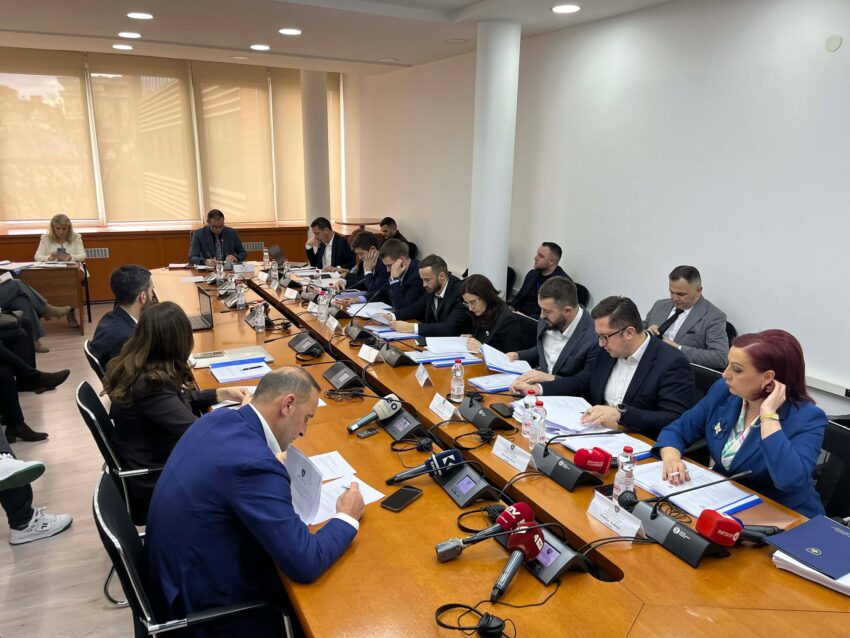 Kuvendi kërkon mbi 361 mijë euro shtesë për pagat e deputetëve dhe 410 mijë për stafin politik