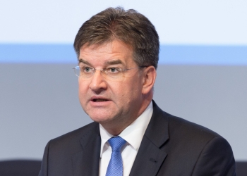 Pas aferës Epstein, Universiteti i Malit të Zi do t’ia heqë titullin e nderit Lajçakut