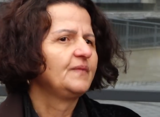 “E ka nxjerrë fotografinë e Thaçit dhe më ka thënë: ‘Shkele’. I kam thënë: ‘Vram’” – ish-e burgosura politike rrëfen torturat nga gardianja serbe