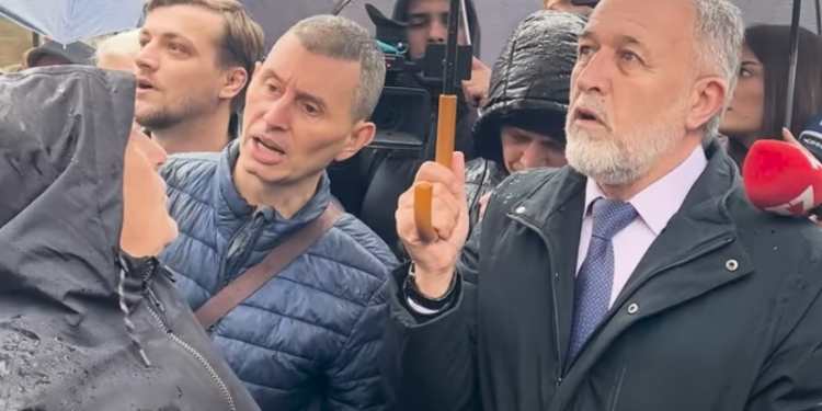 “Faji është te Albin kryehajni, qeveri kriminale-antishqiptare” – Protestuesit të nevrikosur me çmimet e larta të rrymës