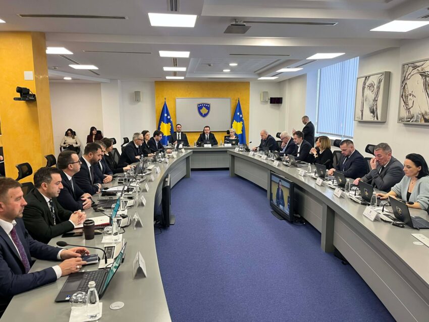 Qeveria themelon Këshillin për shënimin e 28-vjetorit të Epopesë së UÇK-së