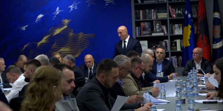 Ramush Haradinaj jep dorëheqje nga kreu i AAK-së