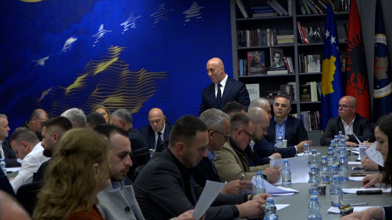 Ramush Haradinaj jep dorëheqje nga kreu i AAK-së