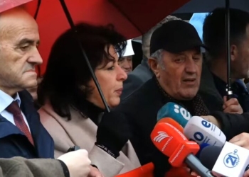 Qytetarja: Ata vozitin xhipa të zi, populli po mbetet në terr, çfarë të hamë e të pimë ne?