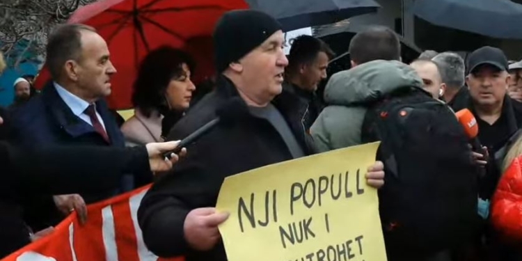 Qytetari në protestë: Kam pa njeriun tu marrë para borxh për bukë