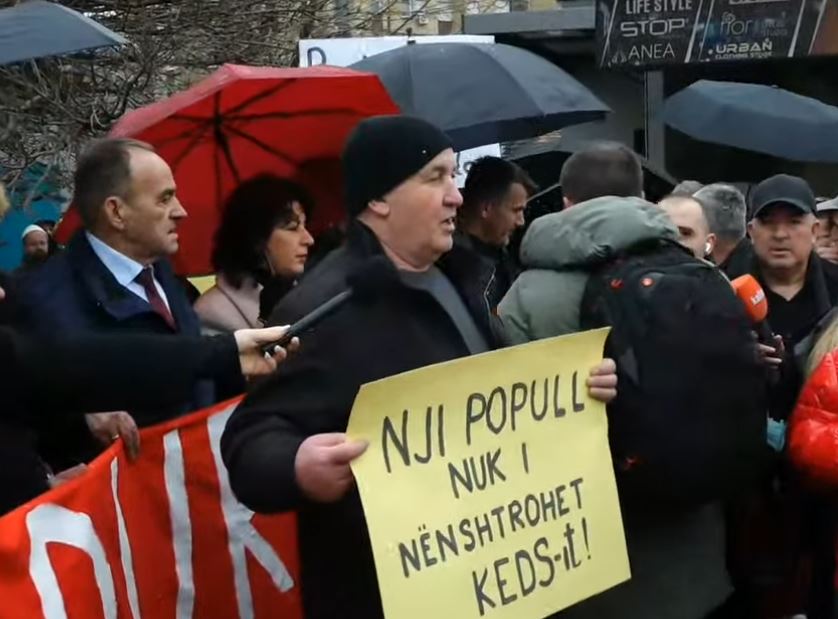 Qytetari në protestë: Kam pa njeriun tu marrë para borxh për bukë