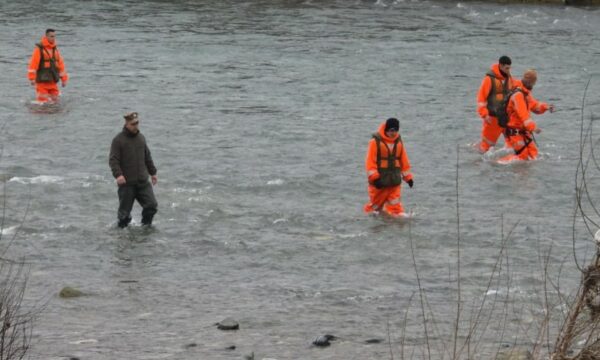 I zhdukur qe 26 ditë, vijojnë kërkimet për gjetjen e 30 vjeçarit shqiptar – FSK me dron në Liqen të Ulzës