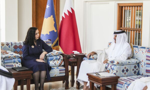 Sulmet e Iranit ndaj Katarit, Osmani telefonon Bin Hamadin: Kosova mbështet të drejtën e tij për të mbrojtur sovranitetin