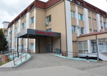 Punëtorët teknikë të Spitalit të Përgjithshëm të Gjakovës nisin grevën