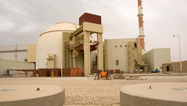 Centrali bërthamor i Bushehrit në Iran goditet nga një predhë