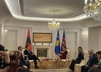 Kryeparlamentari Peleshi takohet me Osmanin, nuk prononcohen për media