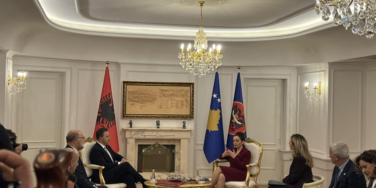 Kryeparlamentari Peleshi takohet me Osmanin, nuk prononcohen për media
