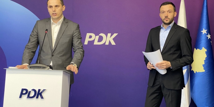 Loja politike e PDK-së, partia tërhiqet në fund nga komentet në Kushtetuese