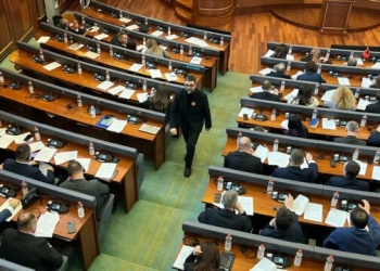 Behrami i reagon Kurtit për “shkrirjen e fusnotës”: U ke dhënë autonomi komunave serbe, ku janë njohjet