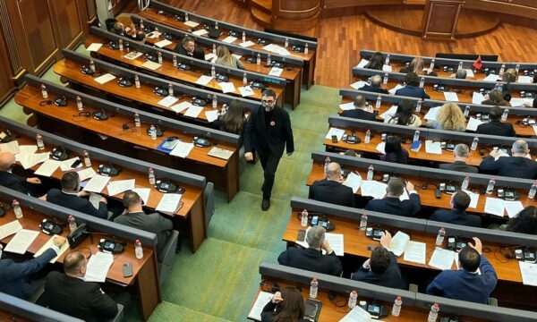 Behrami i reagon Kurtit për “shkrirjen e fusnotës”: U ke dhënë autonomi komunave serbe, ku janë njohjet